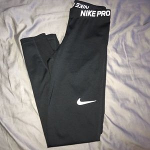 Small Nike Pro leggings ankle length